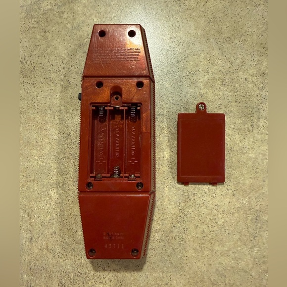 Vintage Hasbro Merlin 2004 Red Handheld Electronic Game - Tested - Picture 11 of 12